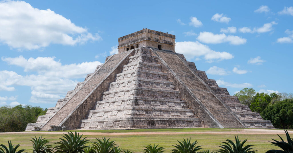 Kukulcan pyramid in Chichen Itza with no people
